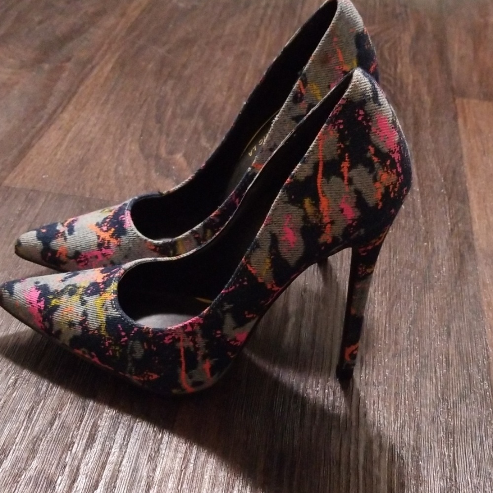 Shoes - Picture 2 of 4
